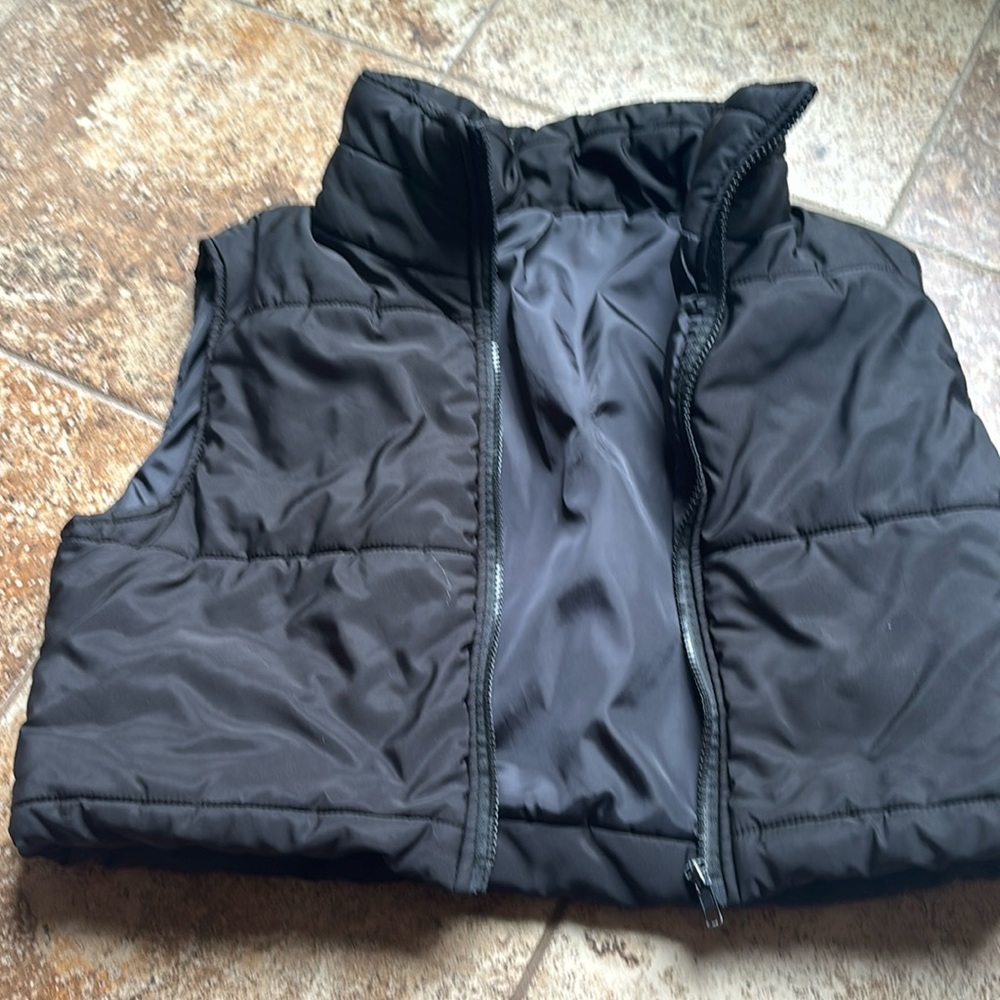 Cropped puffer vest